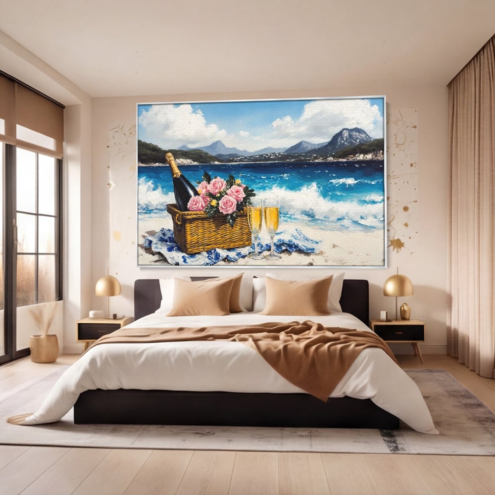 Tablou canvas cu pictura cu picnic pe plaja cu sampanie, in rama de aluminiu argintiu, pe perete intr-un dormitor